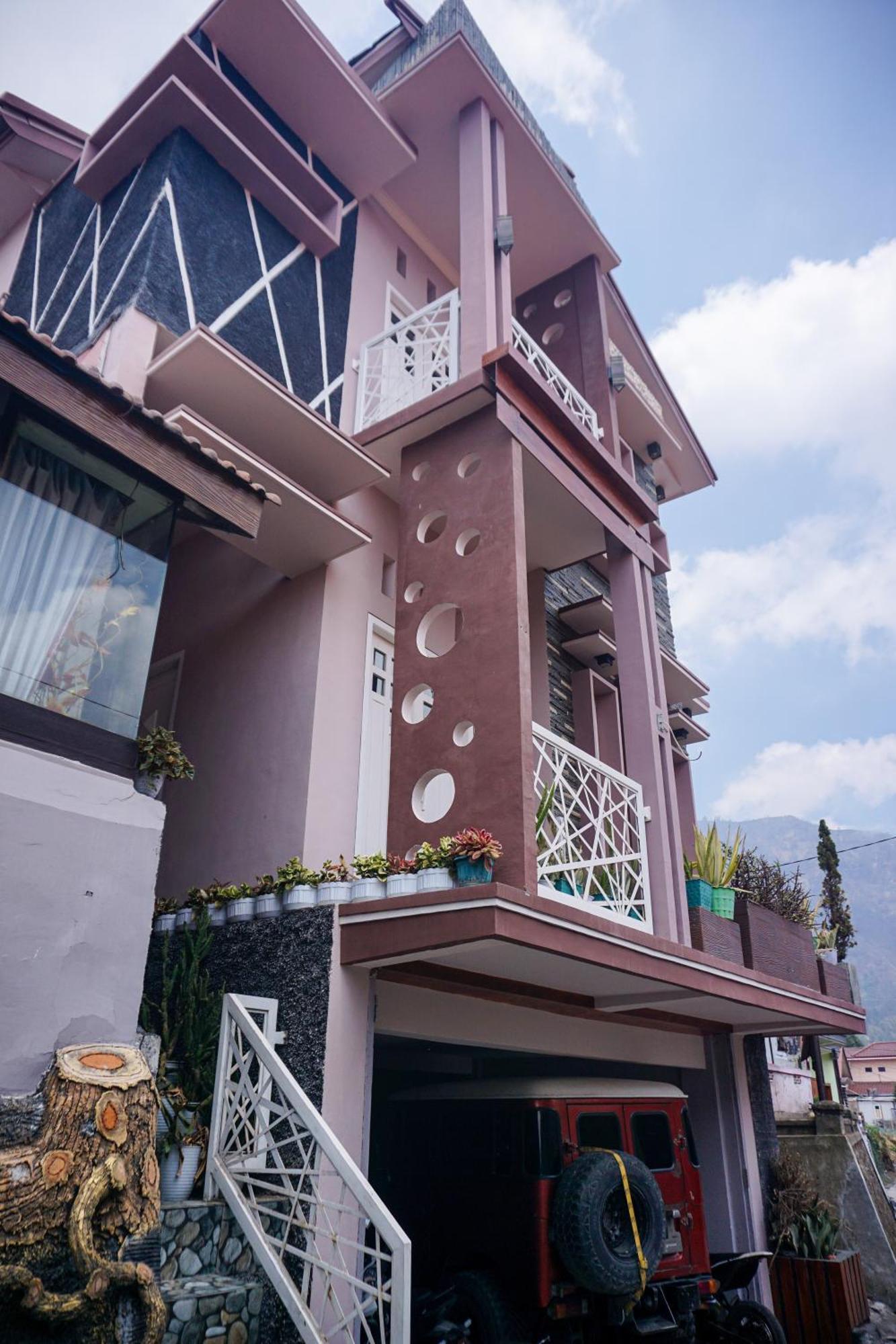 Gigafa Homestay Probolinggo Exterior foto